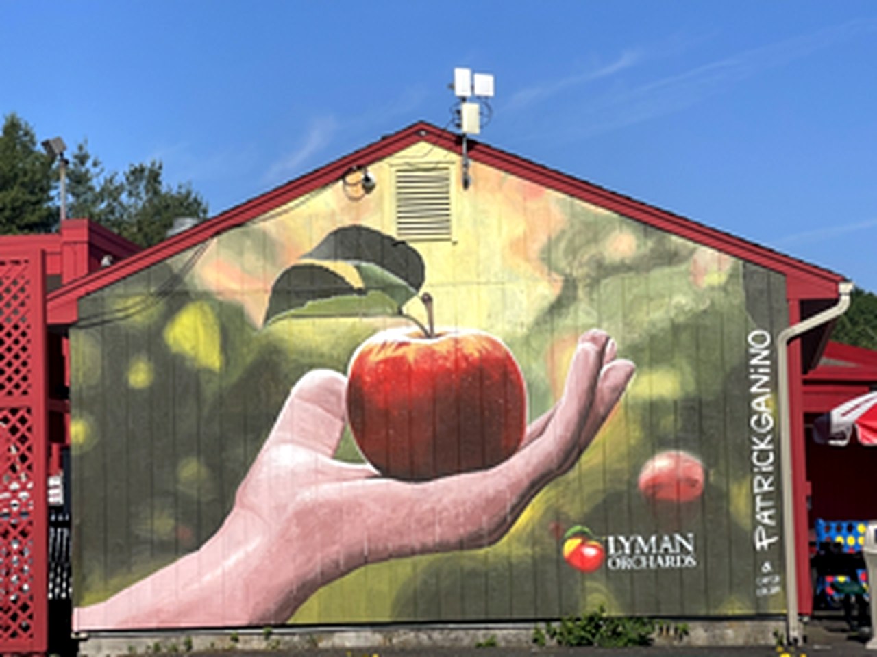 Lyman Orchards apple mural in Middlefield, Connecticut